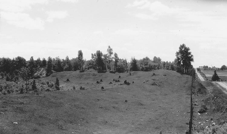 Winding esker near Underhill made up mostly of sand, July 10, 1928. Fredrik Turville Thwaites. Image courtesy Wisconsin Geological and Natural History Survey (University of Wisconsin-Madison)